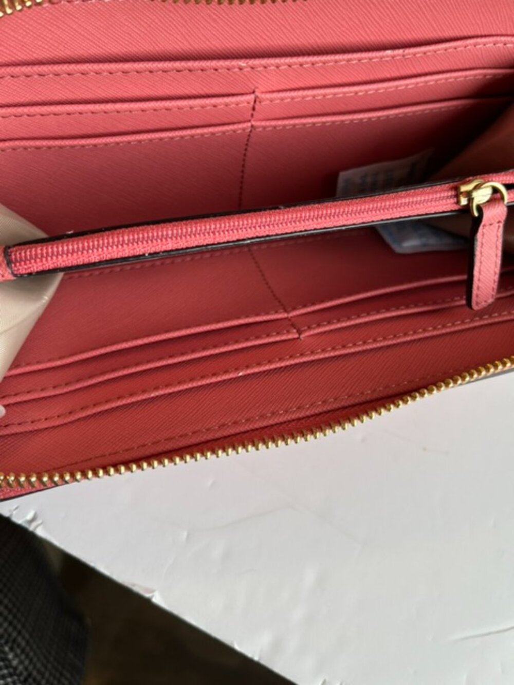 Calvin Klein pink leather wallet. - Picture 4 of 5